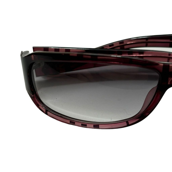 Pristine Vintage Burberry Shield Sunglasses in Burgundy Tortoiseshell Acetate - Picture 10 of 11